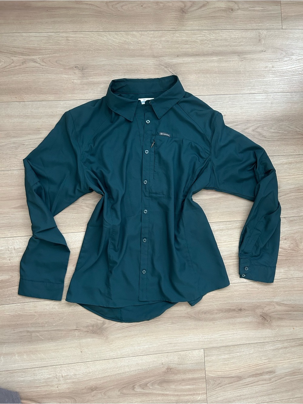 Columbia Women's Deep Teal Long-Sleeve Button Down Shirt